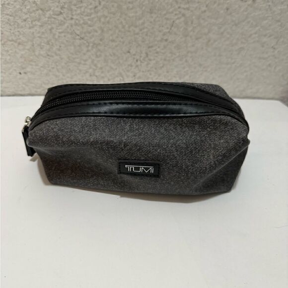 Tumi Delta First Class Travel Pouch - Picture 1 of 12
